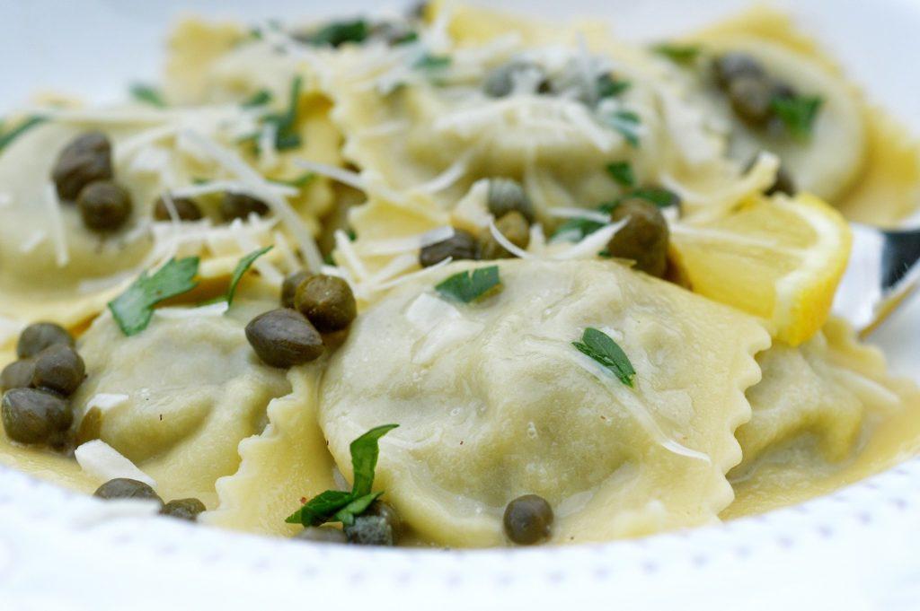 ravioli with spinach and cheese pairing with red and white wines